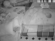 居家攝像頭黑客破解拍攝到的年輕小夫妻趁孩子熟睡後倆人在床上親熱啪啪過性生活 巨乳肥臀使勁操無套內射 露臉高清