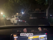 一边开着车兜着风，女儿一边在给舔着鸡巴，这是何等的爽呀