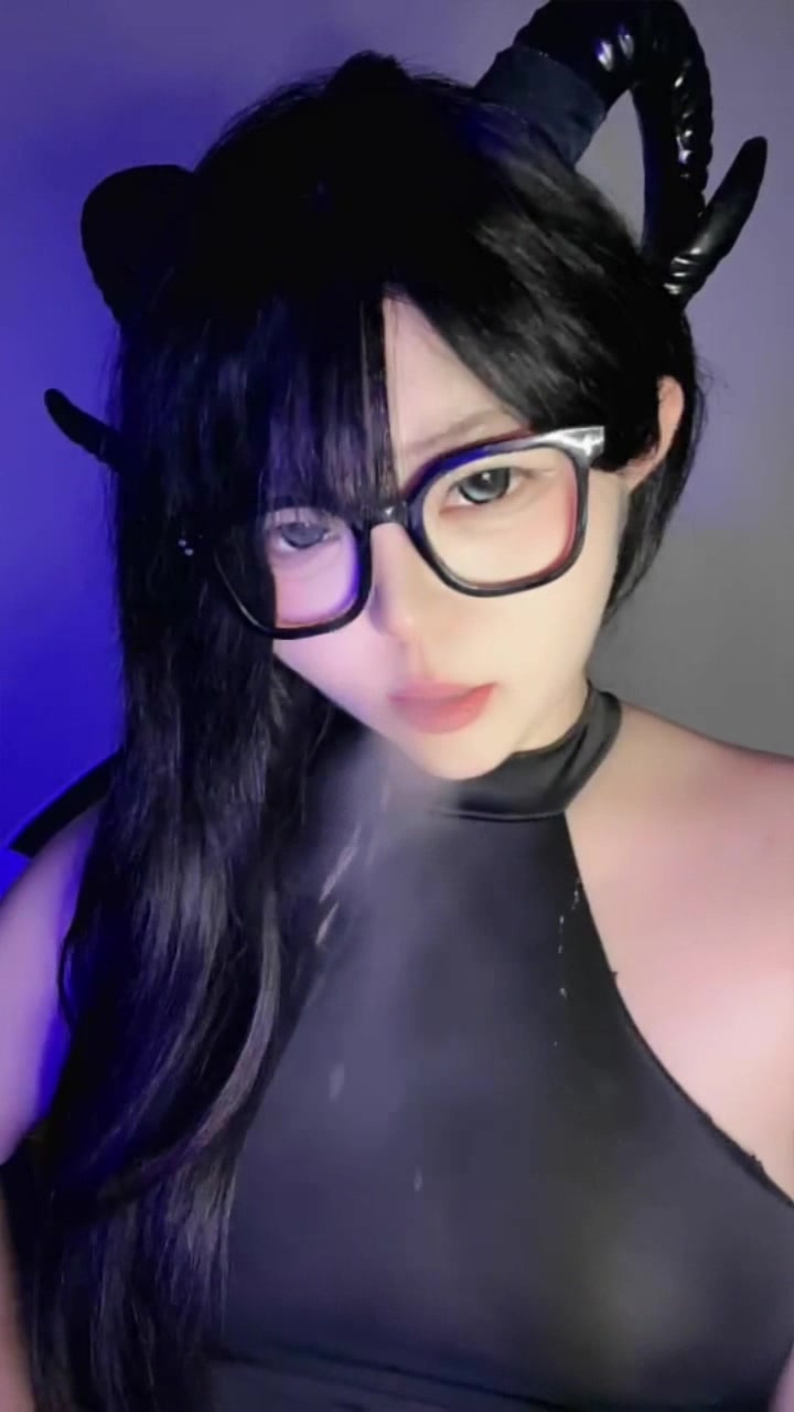 cosplay圈【魅魔的夜晚】道具喷水~翻白眼~终于被操