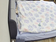 民宿酒店很漂亮的美女被长毛怪给操了 进来先给跳蛋充上电 操逼之后 又让美女把跳蛋塞进逼里